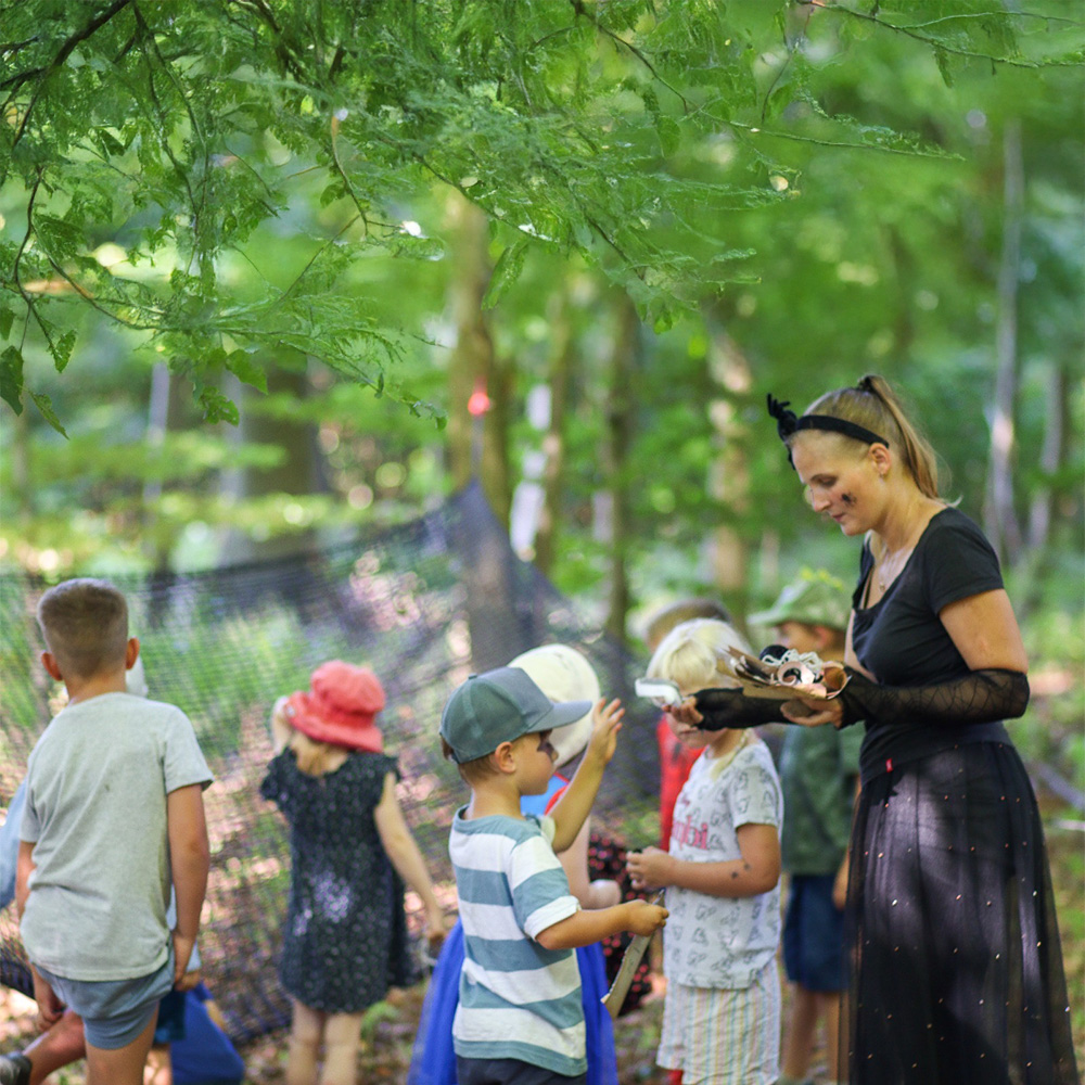 Kindergruppe mit Claudia